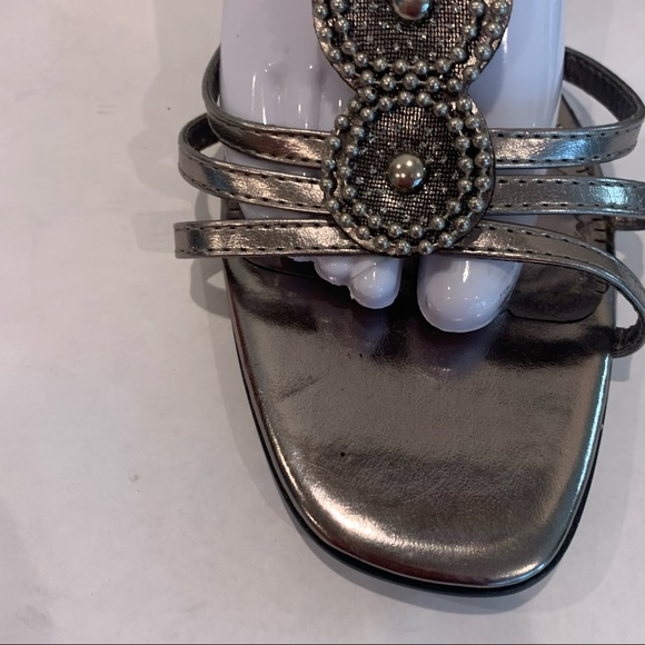 VIZANI stunning grey sandal size 11 with slight wedge for ultimate comfort. New - Picture 4 of 14